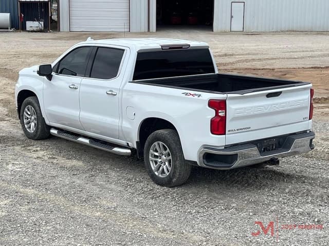 Image of Chevrolet Silverado equipment image 2