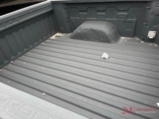 Image of Chevrolet Silverado equipment image 4