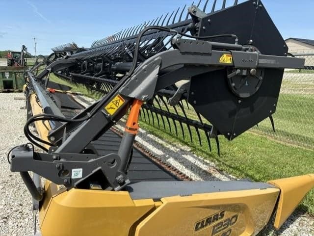 Image of CLAAS 1230 Convio equipment image 3
