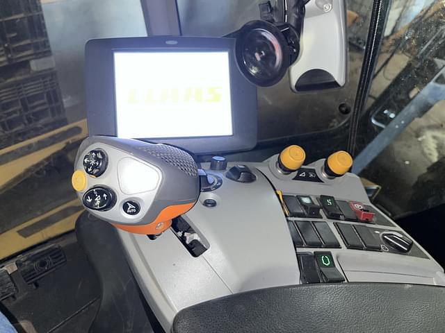 Image of CLAAS LEXION 740 equipment image 3
