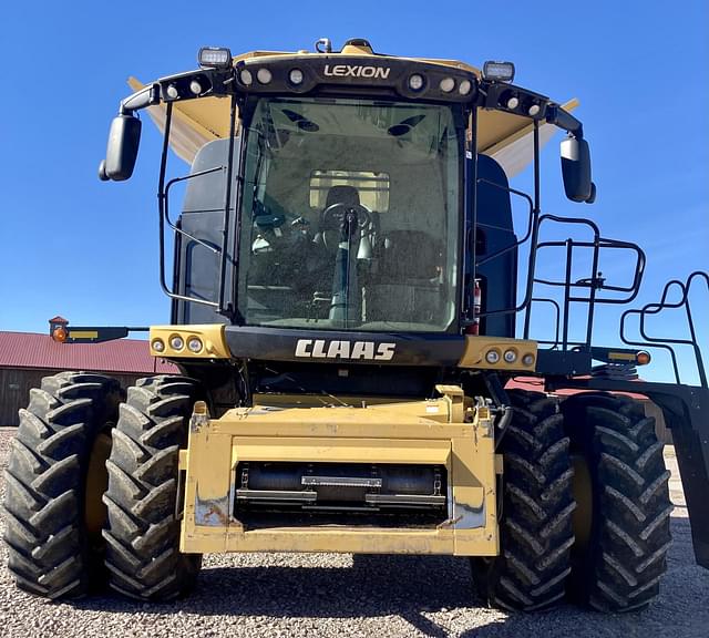 Image of CLAAS LEXION 740 equipment image 4