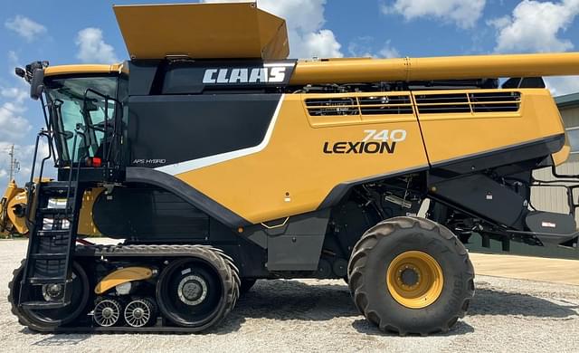 Image of CLAAS LEXION 740TT equipment image 1