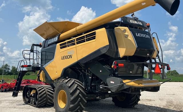 Image of CLAAS LEXION 740TT equipment image 2