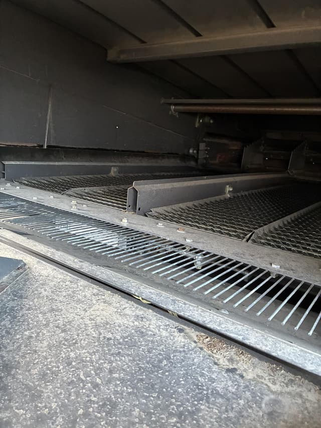 Image of CLAAS LEXION 740TT equipment image 4