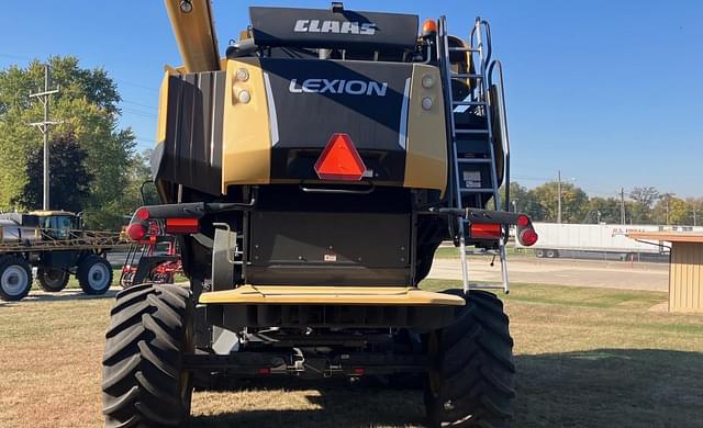 Image of CLAAS LEXION 740TT equipment image 3