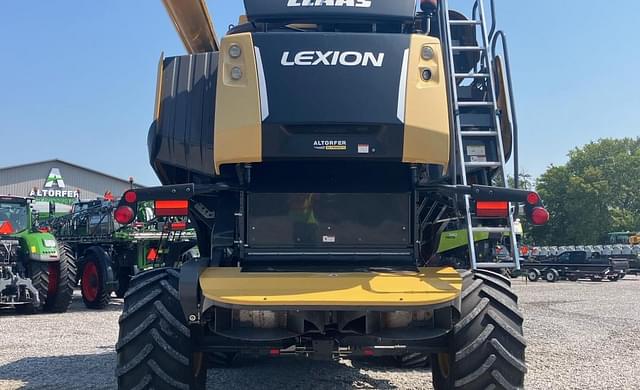 Image of CLAAS LEXION 740TT equipment image 3