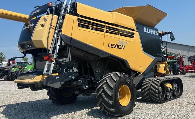 Image of CLAAS LEXION 740TT equipment image 4