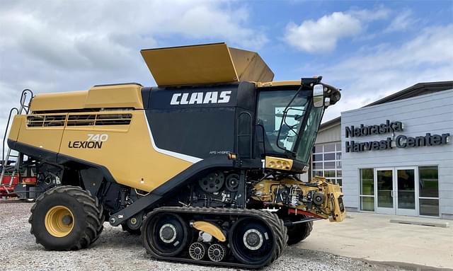 Image of CLAAS LEXION 740TT equipment image 1