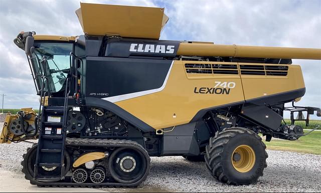 Image of CLAAS LEXION 740TT equipment image 3