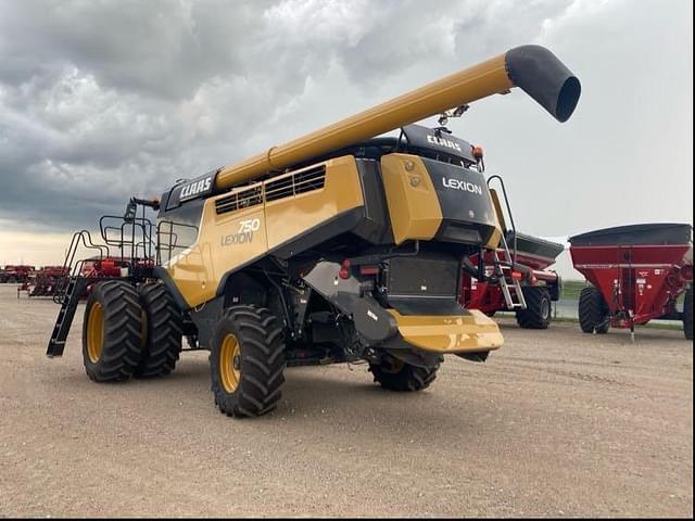 Image of CLAAS LEXION 750 equipment image 4