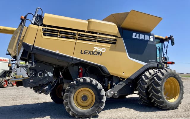 Image of CLAAS LEXION 750 equipment image 1