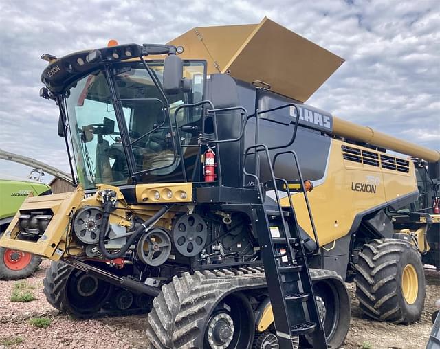 Image of CLAAS LEXION 750TT equipment image 2