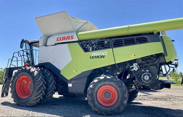 Image of CLAAS Lexion 8600 equipment image 3