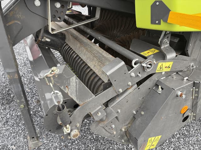 Image of CLAAS Rollant 455RC equipment image 4