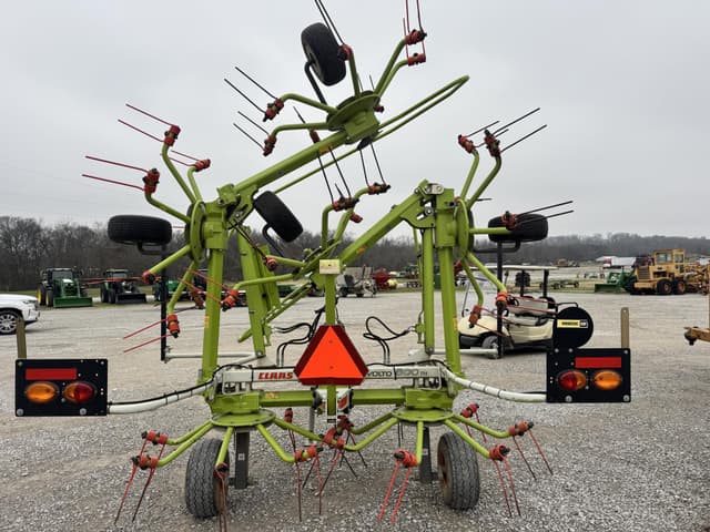 Image of CLAAS Volto 800TH equipment image 4