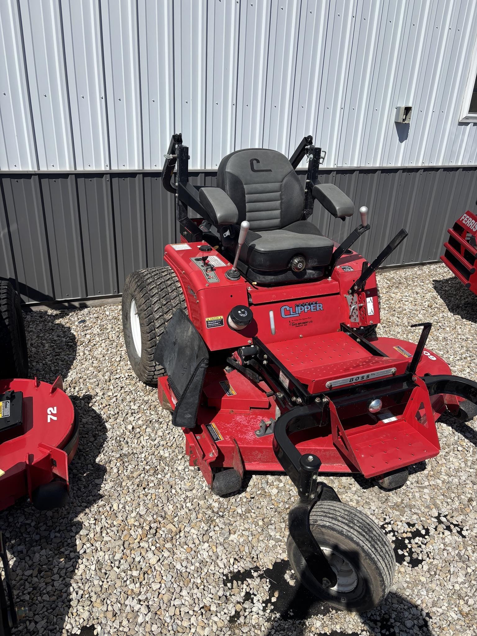 2019 Country Clipper Boss XL Equipment Image0