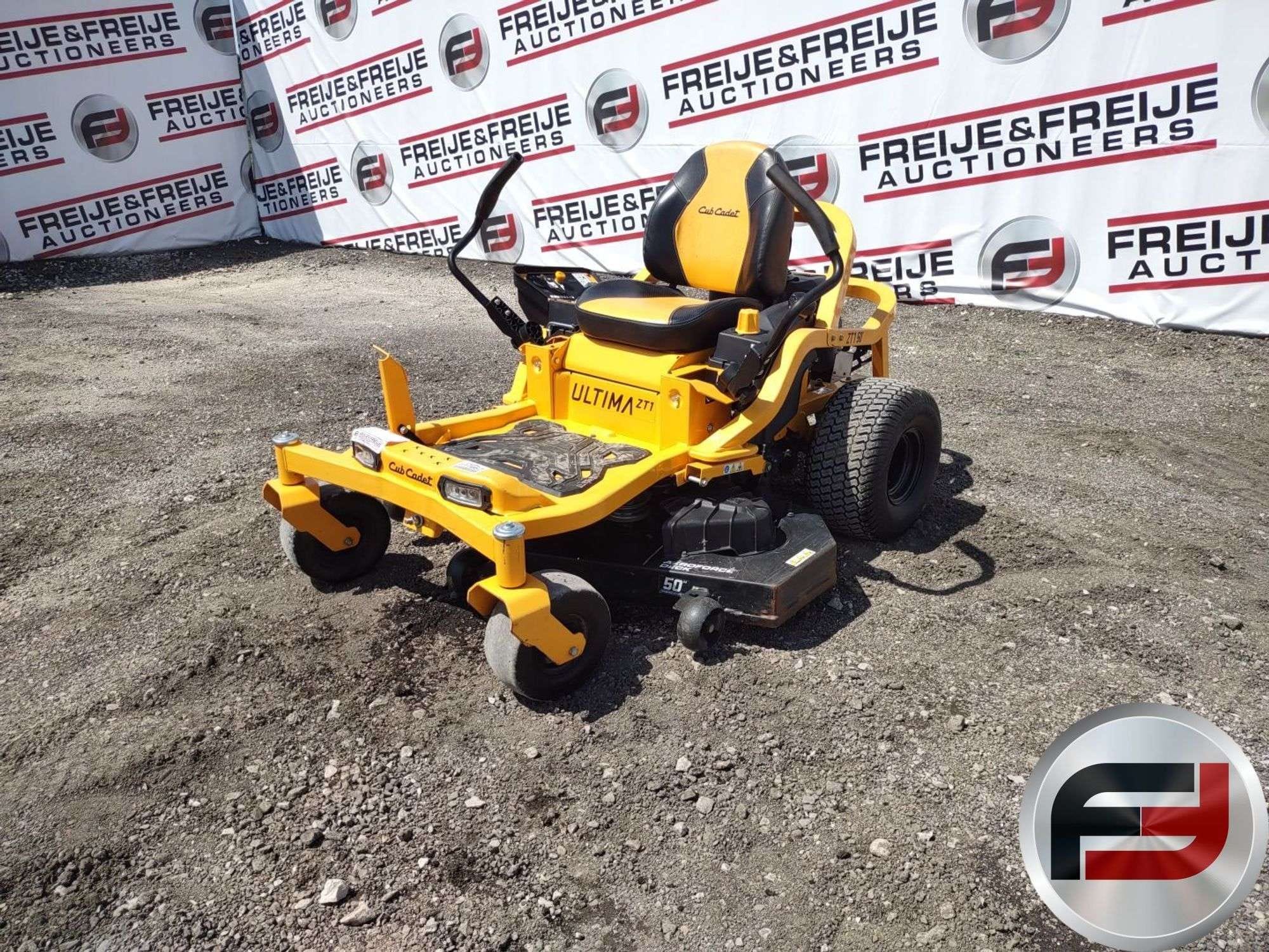 2019 Cub Cadet Ultima ZT1 Equipment Image0