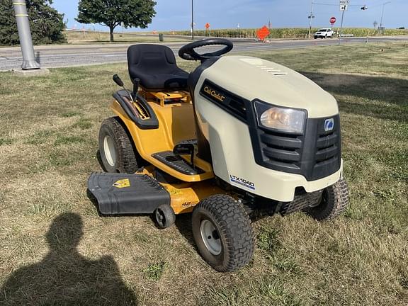 Image of Cub Cadet LTX1040 equipment image 2