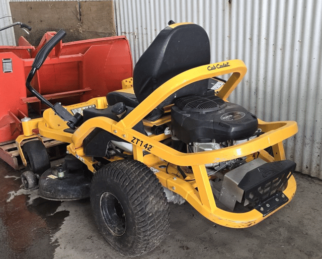 Image of Cub Cadet Ultima ZT1 equipment image 1