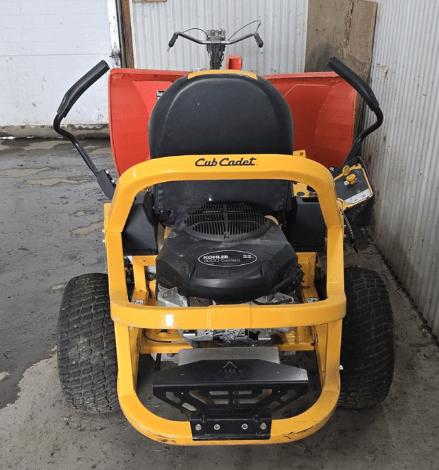 Image of Cub Cadet Ultima ZT1 equipment image 2