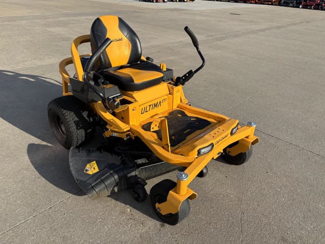 Image of Cub Cadet Ultima ZT1 equipment image 3