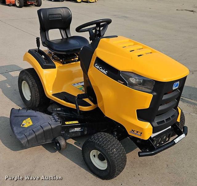 Image of Cub Cadet XT1 LT50 equipment image 2