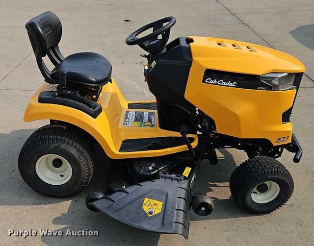 Image of Cub Cadet XT1 LT50 equipment image 3