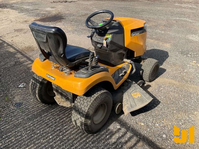 Image of Cub Cadet XT1 equipment image 4