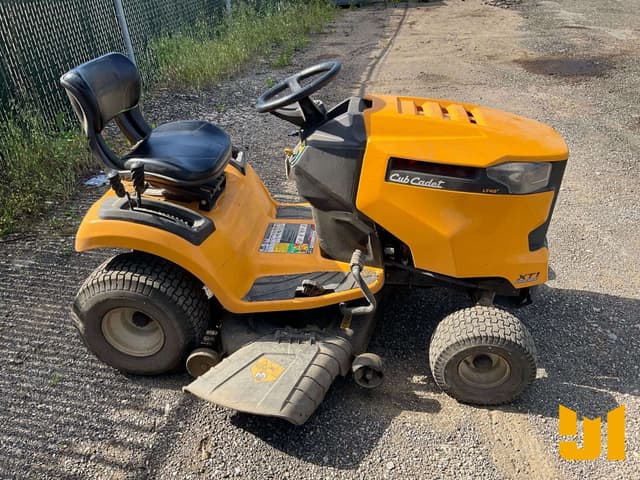Image of Cub Cadet XT1 equipment image 3
