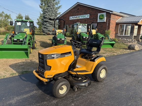 2019 Cub Cadet XT2 Equipment Image0