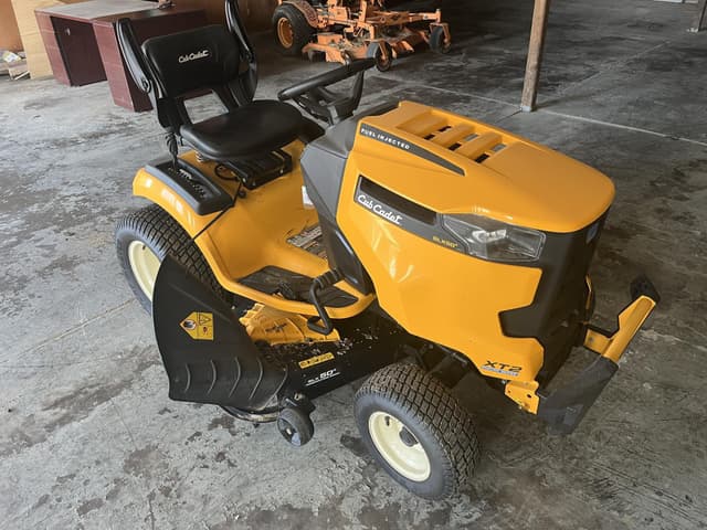 Image of Cub Cadet XT2 SLX50 equipment image 1