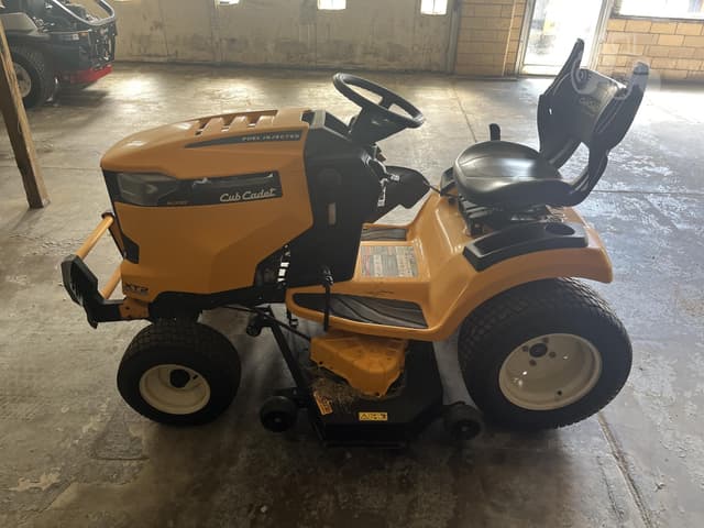 Image of Cub Cadet XT2 SLX50 equipment image 4