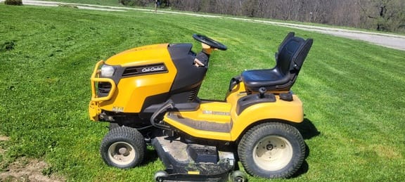 2019 Cub Cadet XT3 Equipment Image0