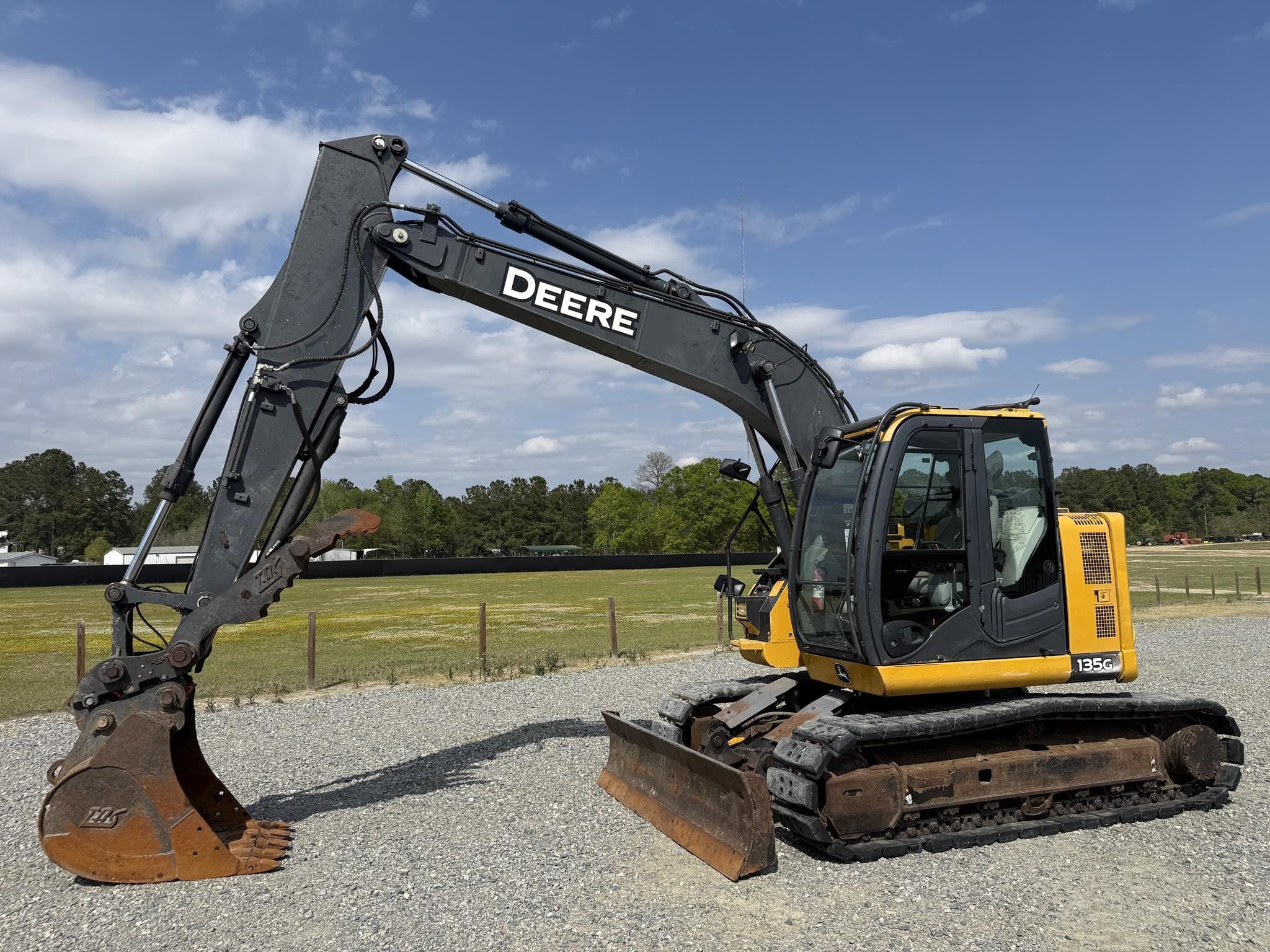 2019 John Deere 135G Equipment Image0