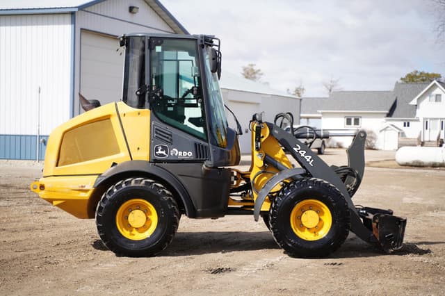 Image of John Deere 244L equipment image 3