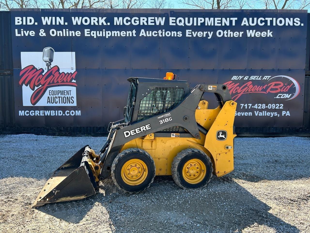 2019 John Deere 318G Equipment Image0