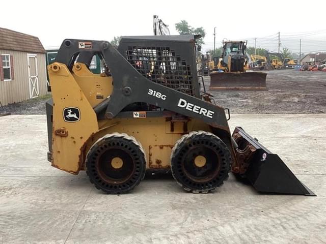 Image of John Deere 318G equipment image 4