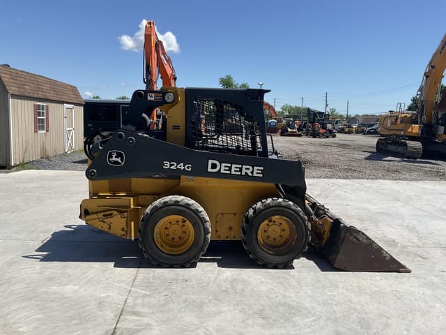 Image of John Deere 324G equipment image 4