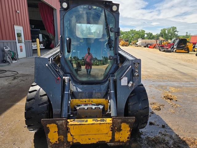 Image of John Deere 324G equipment image 2