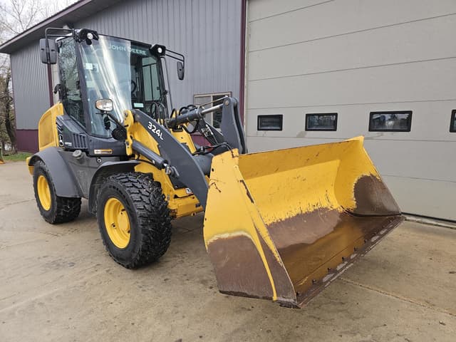 Image of John Deere 324L equipment image 3