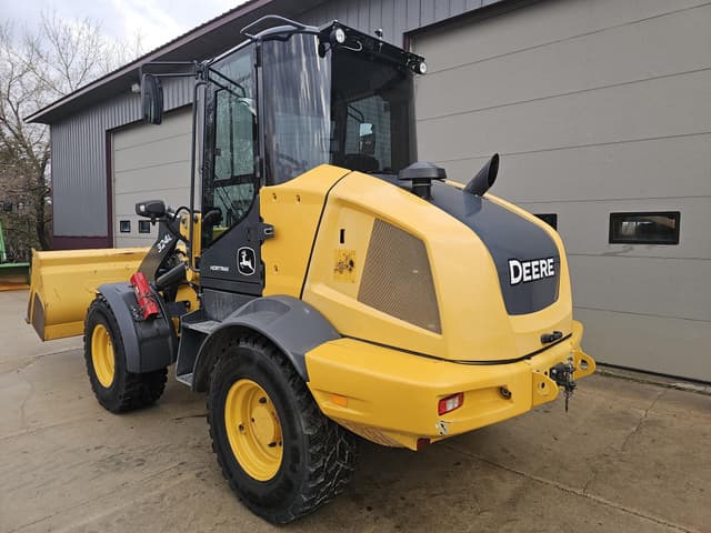 Image of John Deere 324L equipment image 4