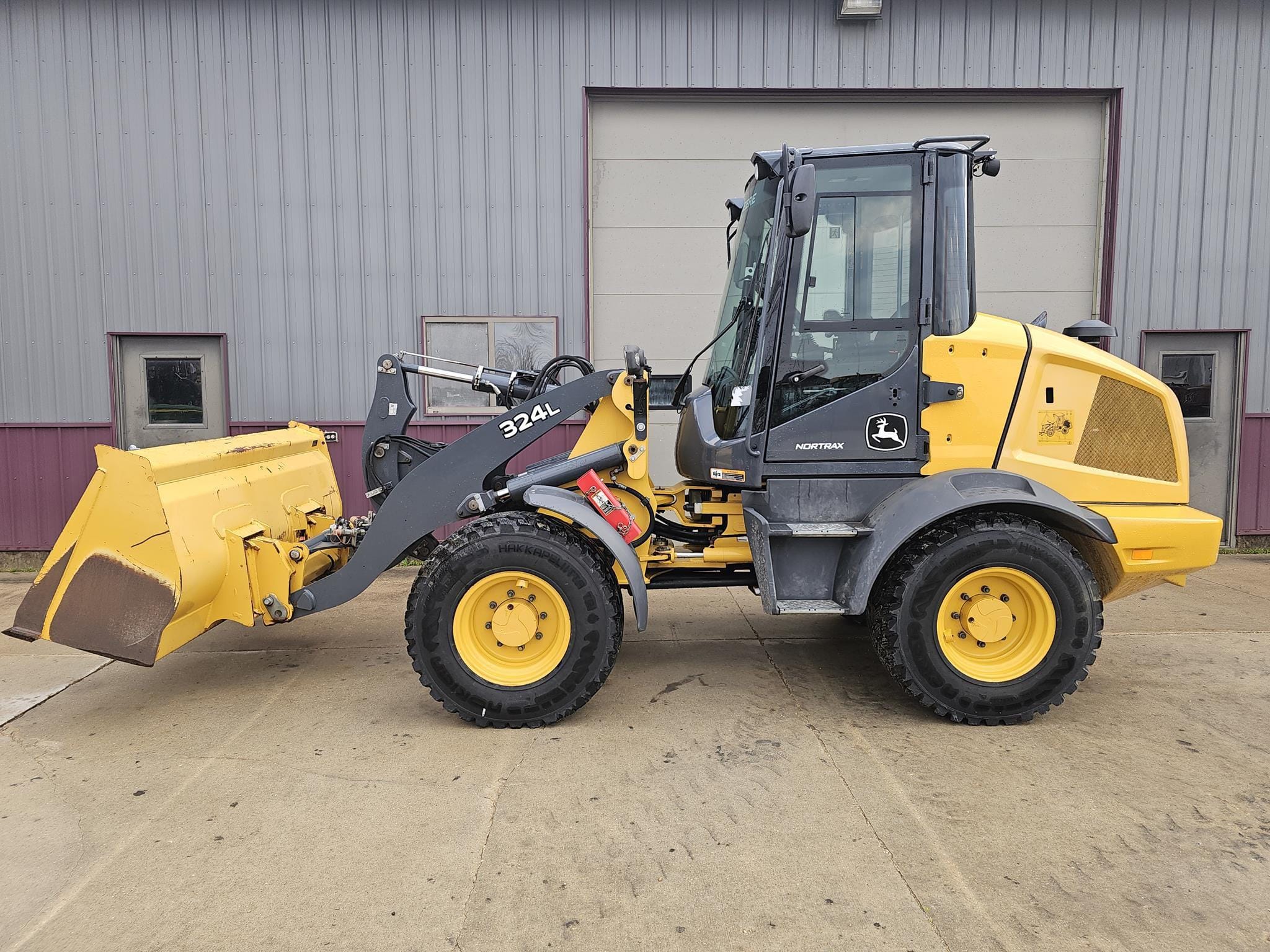 2019 John Deere 324L Equipment Image0