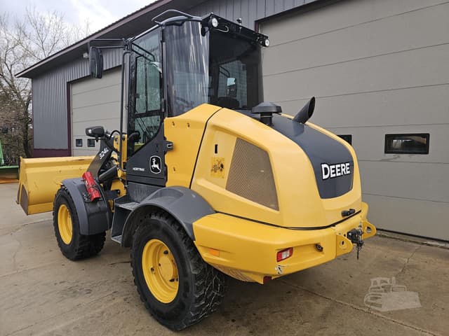 Image of John Deere 324L equipment image 4