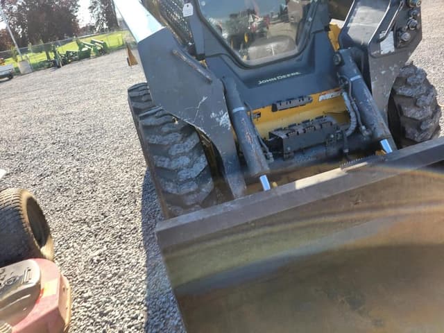 Image of John Deere 332G equipment image 4