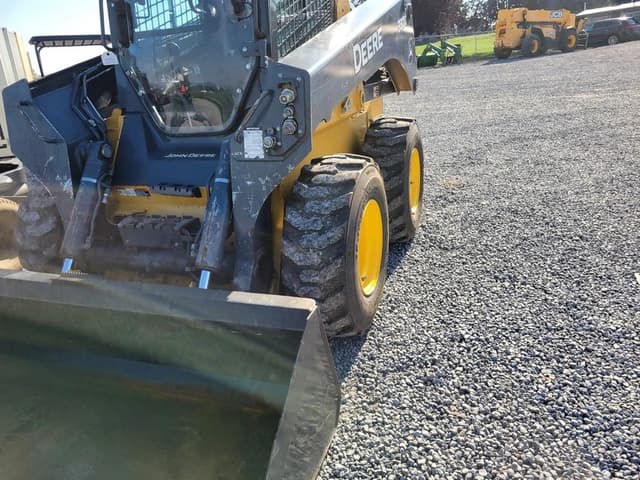 Image of John Deere 332G equipment image 2