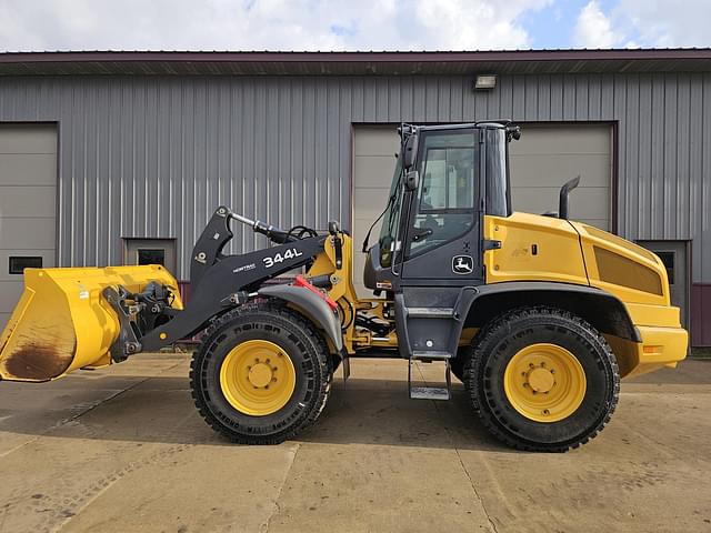 Image of John Deere 344L equipment image 4