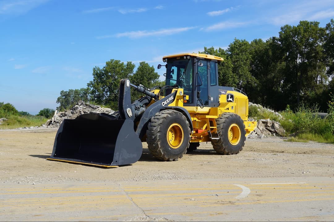 Image of John Deere 524L Primary image