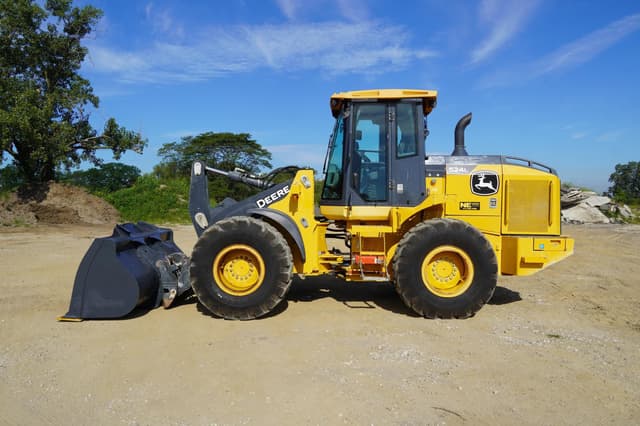 Image of John Deere 524L equipment image 1