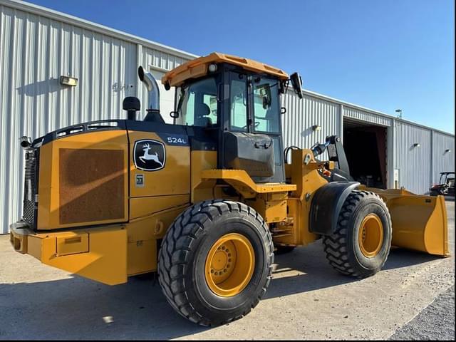 Image of John Deere 524L equipment image 4