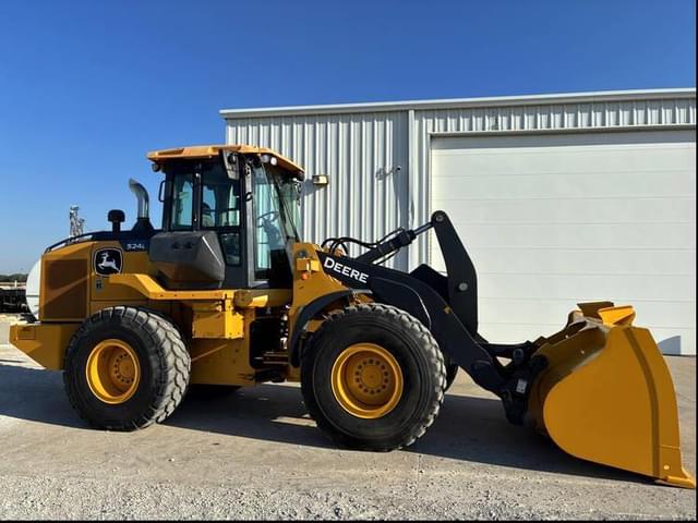 Image of John Deere 524L equipment image 2